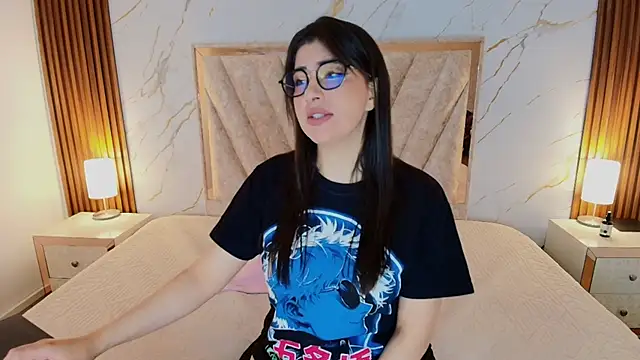 Snapshot of Amelie_saenz chatting on June 20, 11:59 am Amelie saenz online show from June 20, 11:59 am