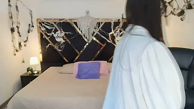 Snapshot of Amelie_saenz chatting on November 13, 7:51 pm Amelie saenz online show from November 13, 7:51 pm