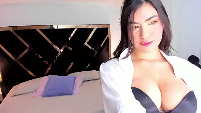 Amelie saenz online show from March 10, 7:50 pm