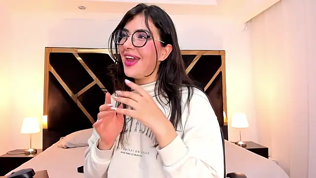 Amelie saenz online show from February 4, 10:55 pm