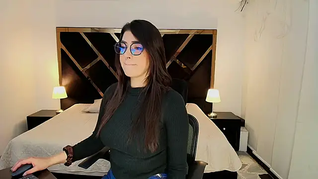 Amelie saenz online show from October 3, 7:37 pm