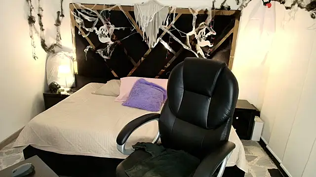 Snapshot of Amelie_saenz chatting on November 11, 7:30 pm Amelie saenz online show from November 11, 7:30 pm