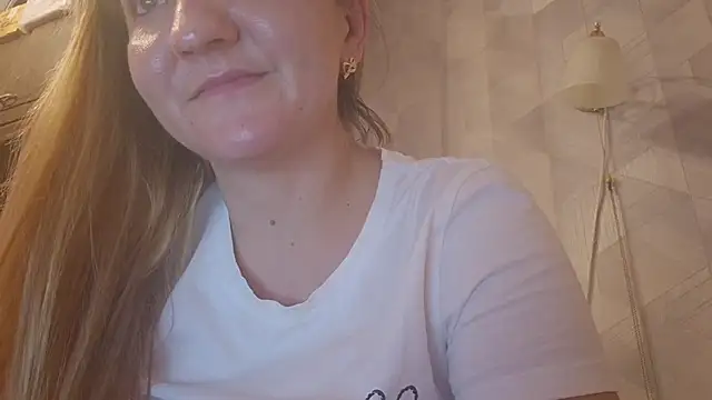 EstrellaWalters online show from November 8, 6:00 pm