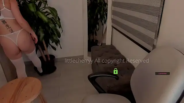  littlecherryy  online show from April 30, 3:35 am