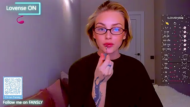 Snapshot of pretty_girlnextdoor chatting on January 28, 5:56 pm pretty girlnextdoor online show from January 28, 5:56 pm