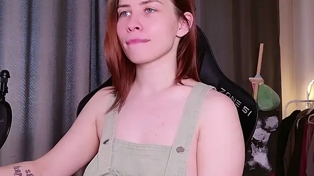 Snapshot of callmetori chatting on December 16, 5:44 am callmetori online show from December 16, 5:44 am