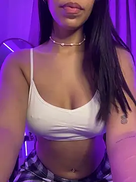 Snapshot of -Naomyy- chatting on February 5, 12:20 am -Naomyy- online show from February 5, 12:20 am
