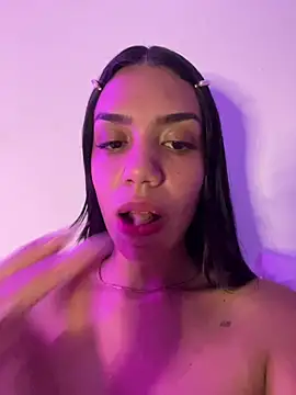 Snapshot of -Naomyy- chatting on January 25, 2:37 am -Naomyy- online show from January 25, 2:37 am