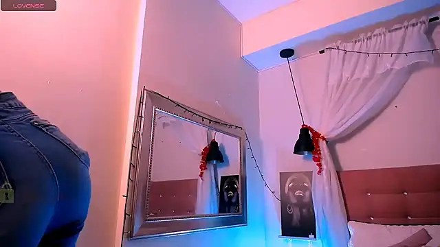 Snapshot of ASHLIE_DIXON1 chatting on February 7, 10:19 pm ASHLIE DIXON1 online show from February 7, 10:19 pm