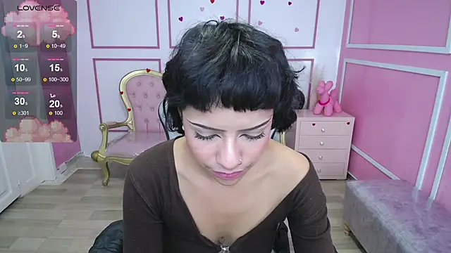 Snapshot of kathina_t chatting on January 31, 1:43 am kathina t online show from January 31, 1:43 am