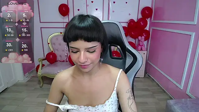 Snapshot of kathina_t chatting on February 23, 1:35 am kathina t online show from February 23, 1:35 am