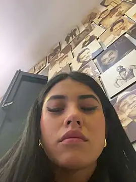 Snapshot of sophie_conor chatting on March 18, 9:10 pm sophie conor online show from March 18, 9:10 pm