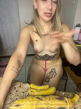 Snapshot of loira_messi chatting on February 25, 5:08 pm loira messi online show from February 25, 5:08 pm