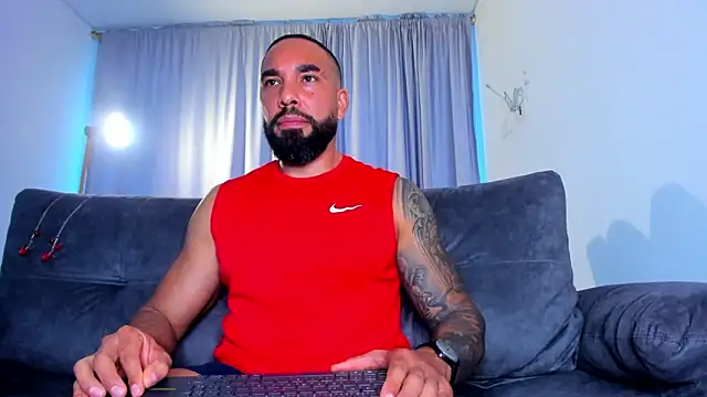 Snapshot of roman_muscle chatting on February 22, 10:44 pm roman muscle online show from February 22, 10:44 pm