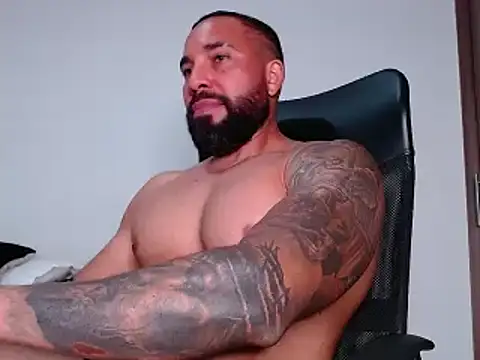 Snapshot of roman_muscle chatting on March 18, 5:12 am roman muscle online show from March 18, 5:12 am