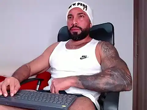 Snapshot of roman_muscle chatting on February 12, 3:40 am roman muscle online show from February 12, 3:40 am