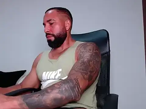 Snapshot of roman_muscle chatting on March 18, 1:57 am roman muscle online show from March 18, 1:57 am