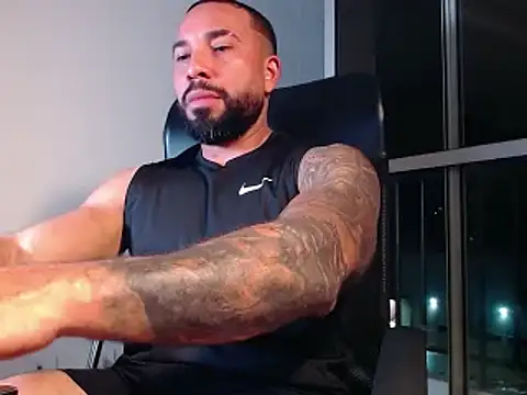 Snapshot of roman_muscle chatting on January 29, 3:12 am roman muscle online show from January 29, 3:12 am