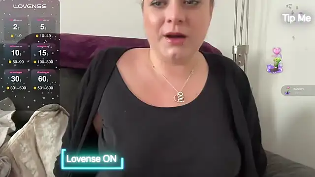 NaughtyWifeUK online show from December 6, 11:27 am