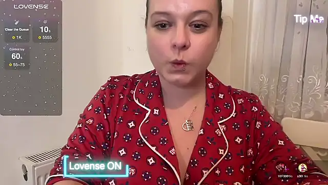 NaughtyWifeUK online show from December 23, 11:17 pm