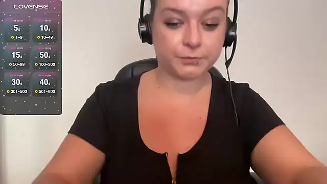 NaughtyWifeUK online show from October 18, 2:19 pm