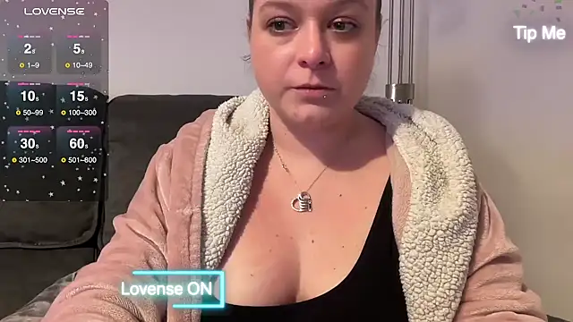 NaughtyWifeUK online show from January 19, 12:59 am