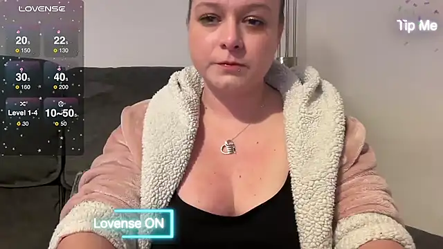 NaughtyWifeUK online show from January 11, 1:06 am