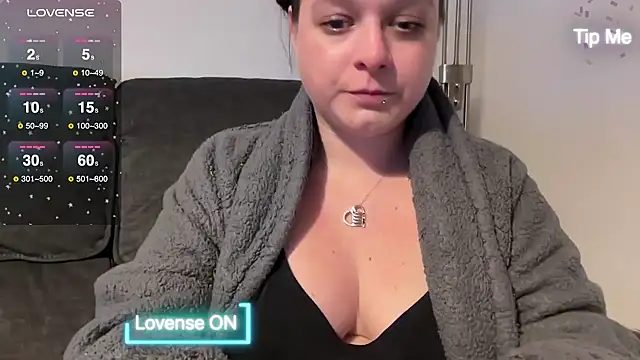 NaughtyWifeUK online show from February 16, 11:17 pm