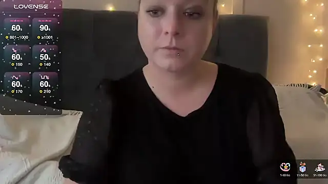 NaughtyWifeUK online show from October 13, 4:19 pm