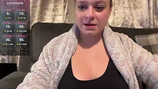 NaughtyWifeUK online show from January 9, 12:39 am