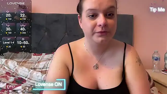 NaughtyWifeUK online show from December 4, 2:31 pm