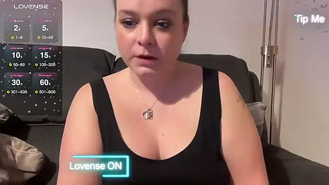 NaughtyWifeUK online show from December 7, 1:19 am