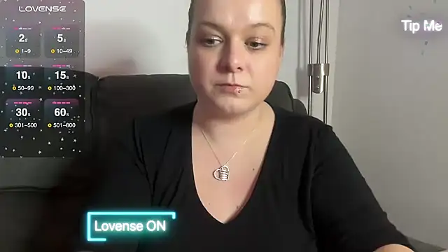 NaughtyWifeUK online show from December 21, 8:43 pm