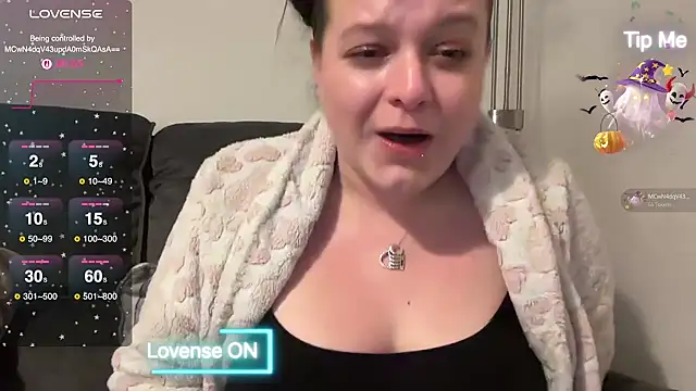 NaughtyWifeUK online show from February 24, 11:52 pm