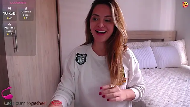 ParisW online show from April 28, 2:32 pm