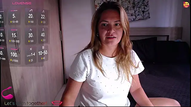 ParisW online show from October 28, 9:03 pm