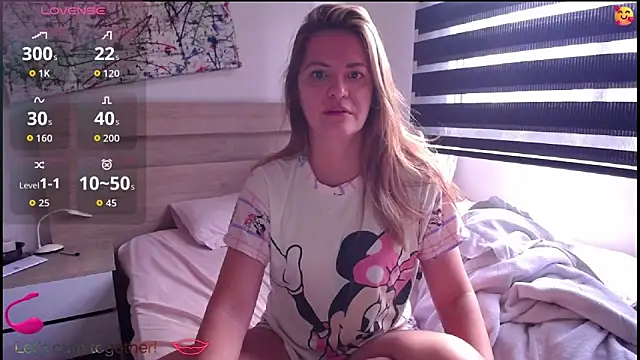 ParisW online show from December 16, 12:31 pm