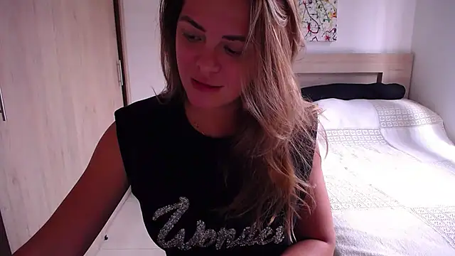 ParisW online show from February 20, 5:52 pm