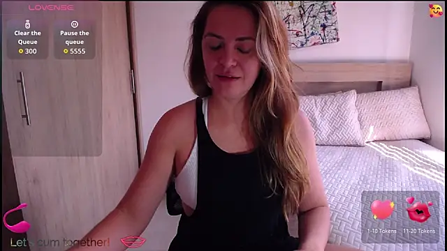 ParisW online show from December 18, 4:55 pm