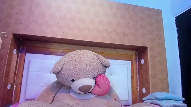 Kendra Hot1 online show from March 11, 11:01 am