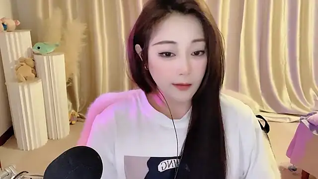 Snapshot of Daisy-77 chatting on March 5, 6:01 pm Daisy-77 online show from March 5, 6:01 pm
