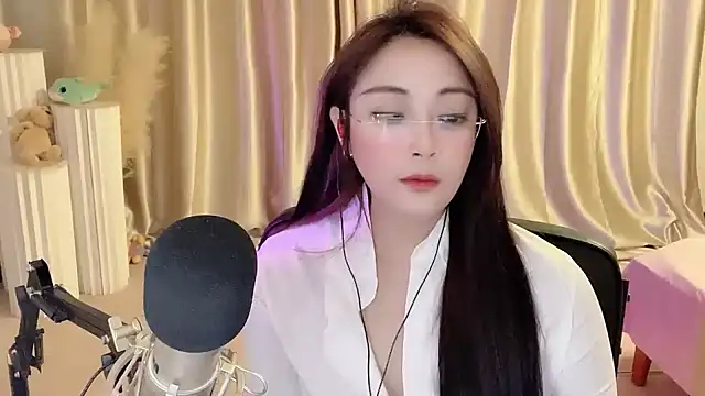 Snapshot of Daisy-77 chatting on February 23, 8:55 pm Daisy-77 online show from February 23, 8:55 pm