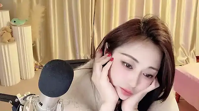 Snapshot of Daisy-77 chatting on February 21, 12:16 am Daisy-77 online show from February 21, 12:16 am