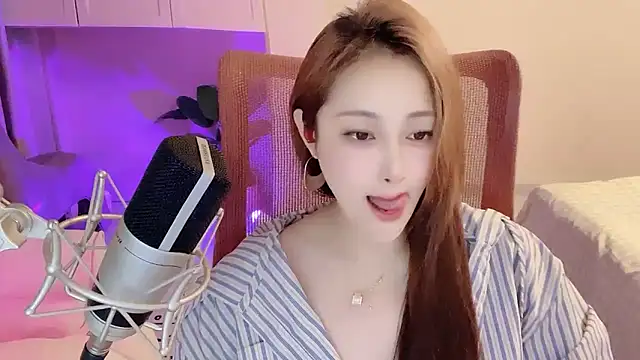 Snapshot of Daisy-77 chatting on September 11, 6:52 pm Daisy-77 online show from September 11, 6:52 pm
