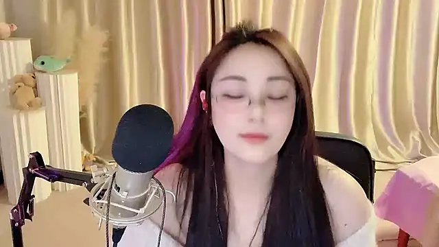 Snapshot of Daisy-77 chatting on February 27, 10:20 pm Daisy-77 online show from February 27, 10:20 pm