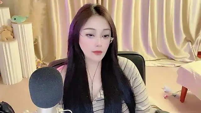 Snapshot of Daisy-77 chatting on March 8, 9:18 pm Daisy-77 online show from March 8, 9:18 pm