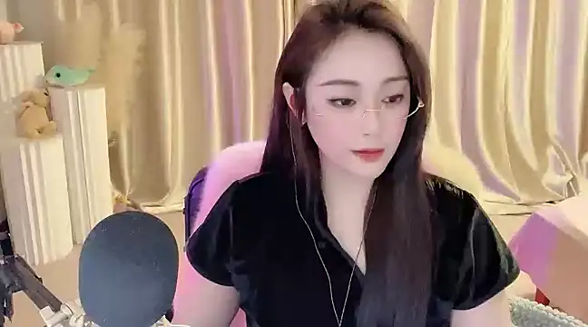Snapshot of Daisy-77 chatting on February 22, 9:15 pm Daisy-77 online show from February 22, 9:15 pm