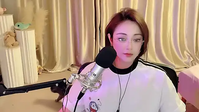 Snapshot of Daisy-77 chatting on February 24, 9:09 pm Daisy-77 online show from February 24, 9:09 pm