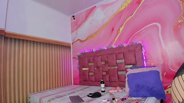 Daisy  rose online show from December 4, 3:05 am