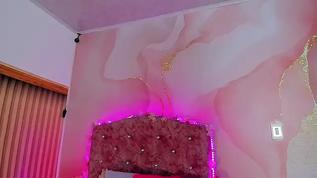 Daisy  rose online show from September 13, 3:17 am